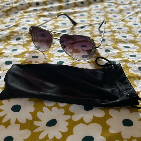 Aviator sunglasses with roses​ - Picture 5 of 5